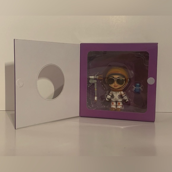 [BRAND NEW] FUNKO 5 STAR FORTNITE MOONWALKER VINYL ACTION FIGURE COLLECTIBLE - Picture 3 of 8